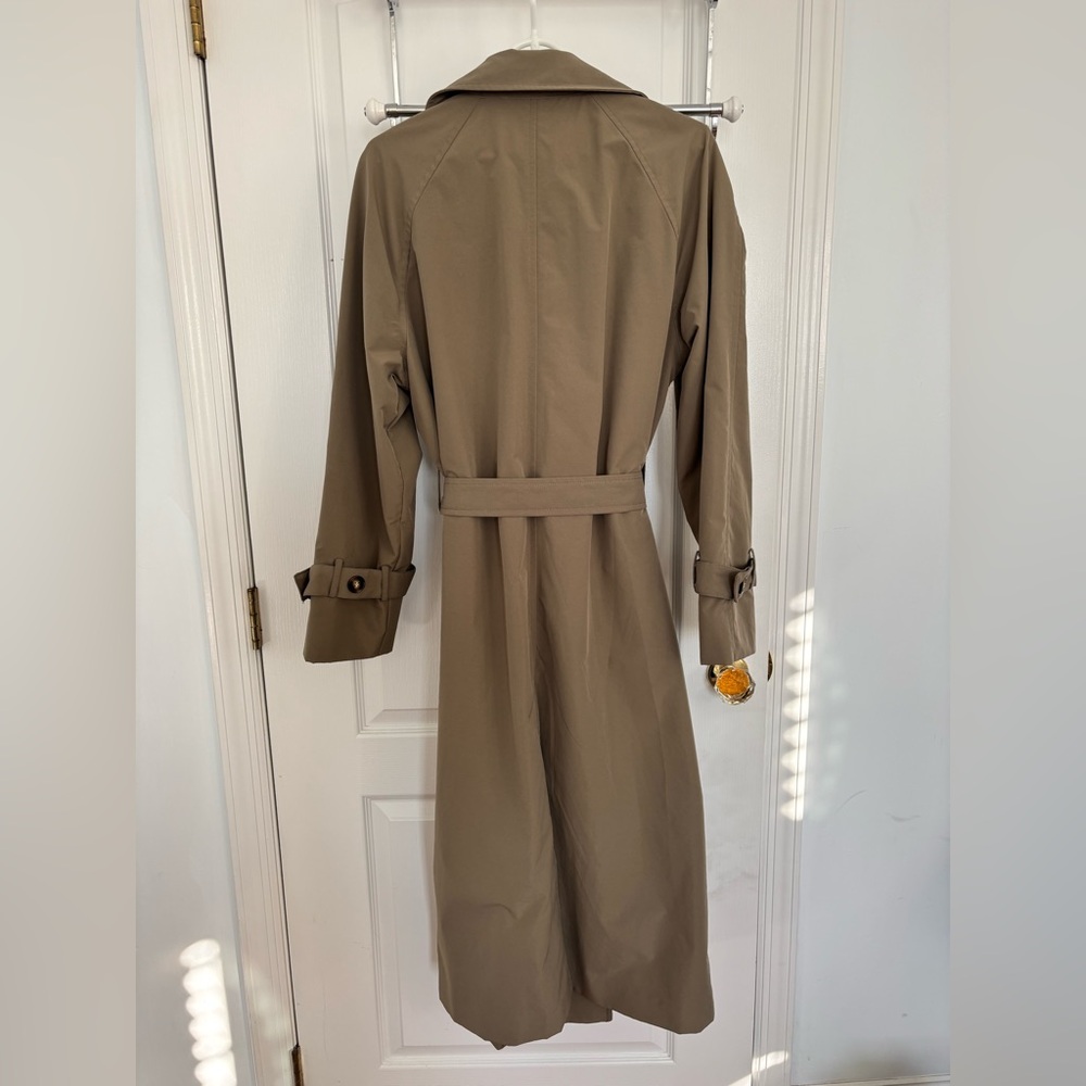 Classic trench coat 🧥 - Picture 3 of 7